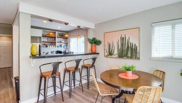 Apartamento, várias camas, banheira de imersão, vista para a cidade | 5 quartos, individualmente decorados, individualmente mobiliados