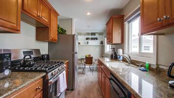 Apartment, Multiple Beds, Hot Tub, City View | Private kitchen | Coffee/tea maker