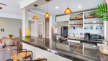 Apartment, Multiple Beds, Hot Tub, City View | Private kitchen | Coffee/tea maker