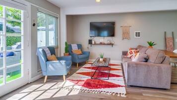 Apartment, Multiple Beds, Hot Tub, City View | Living area | Fireplace