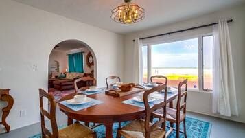 Rumah, Beberapa Tempat Tidur, patio, pemandangan samudra | 3 kamar tidur dan didekorasi berbeda-beda