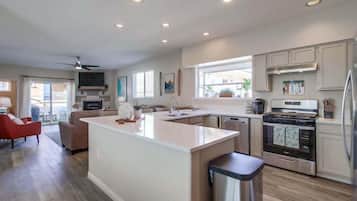 Apartment, Multiple Beds, Balcony, Ocean View | Private kitchen | Coffee/tea maker