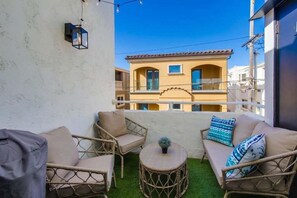 Apartment, Multiple Beds, Balcony, Ocean View | Property grounds