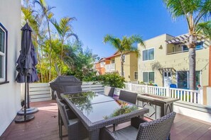 Appartement, Meerdere bedden, terras, uitzicht op de stad | Buiten dineren