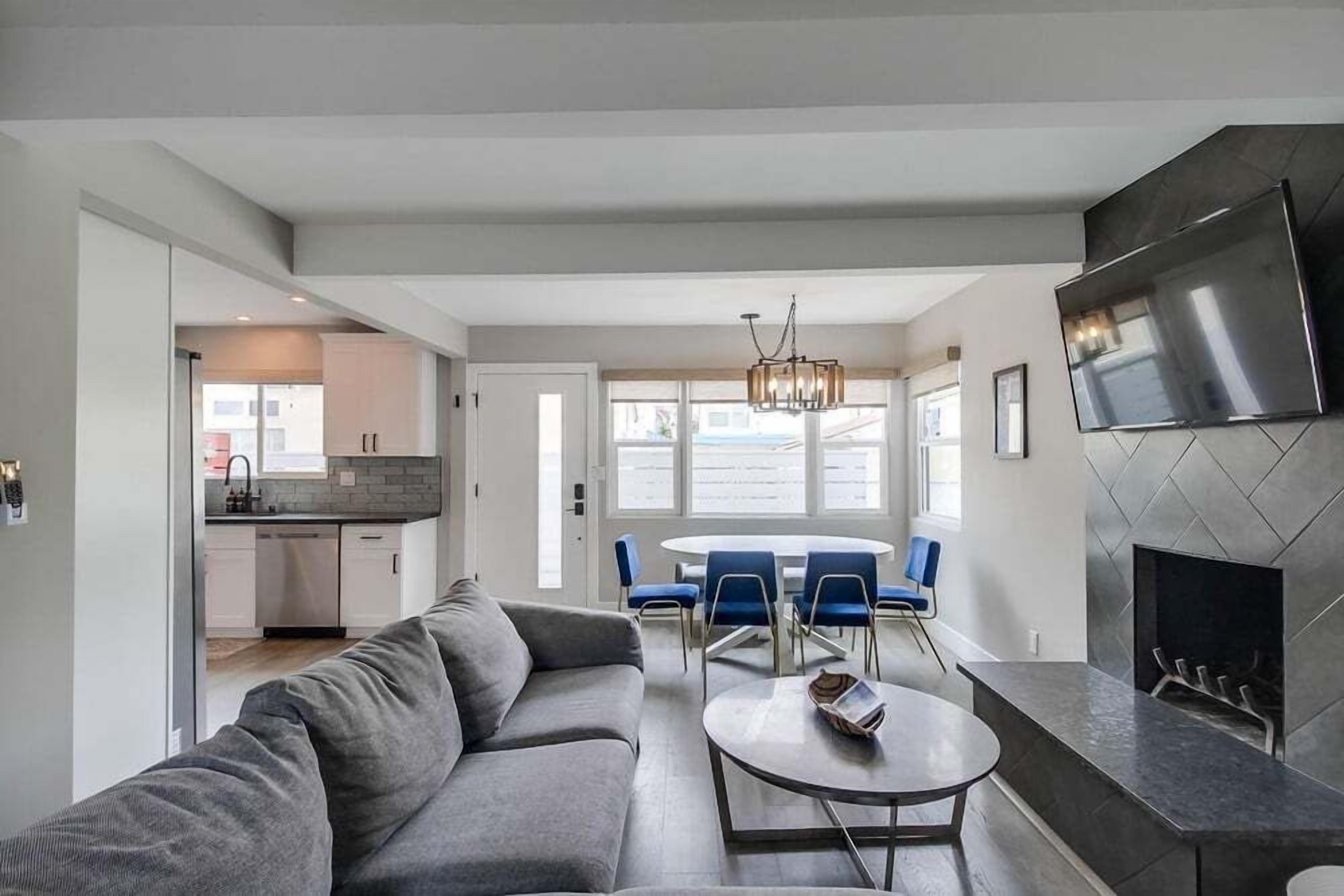 House, Multiple Beds, Balcony, Ocean View | Living area | Fireplace