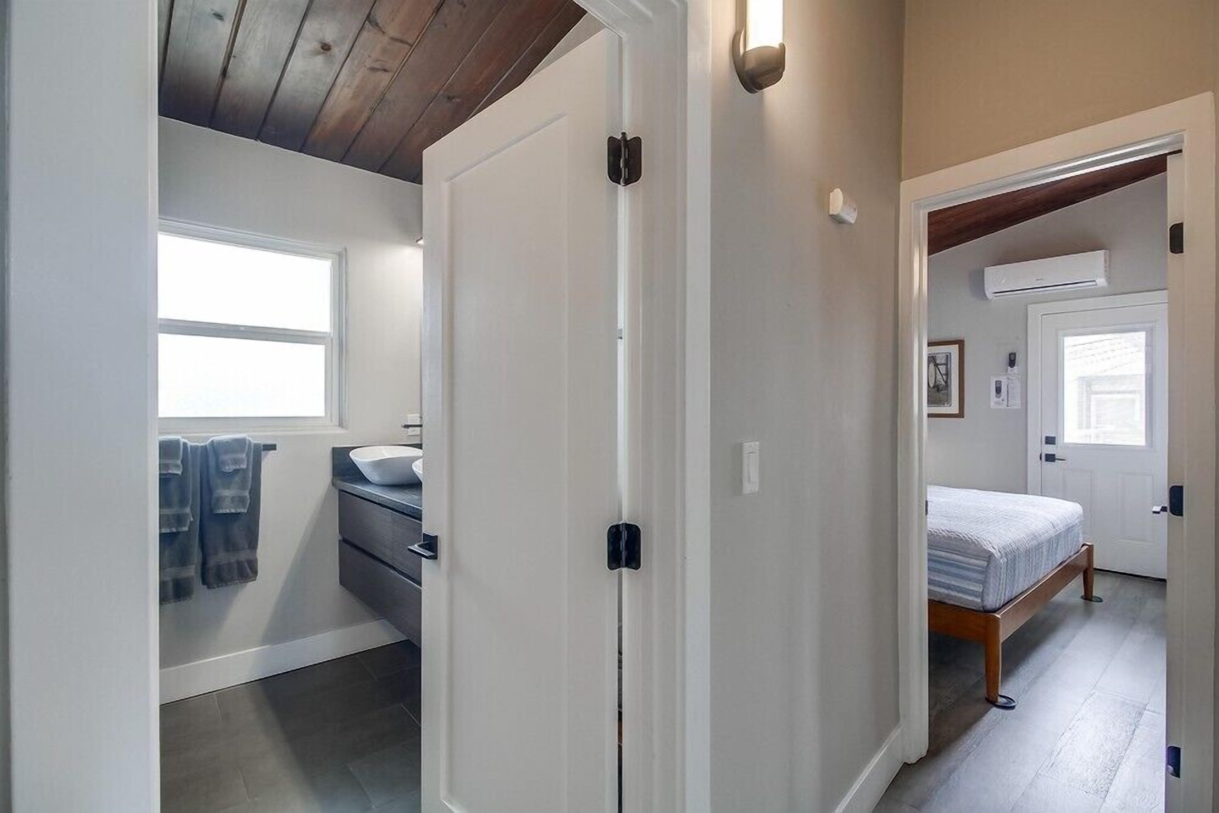 House, Multiple Beds, Balcony, Ocean View | 2 bedrooms, individually decorated, individually furnished, bed sheets