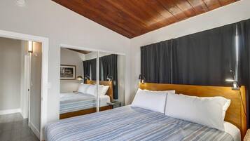 Casa, varias camas, balcón, vista al océano | 2 habitaciones, decoración personalizada y muebles diferentes