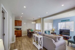 Cottage, Multiple Beds, Patio, City View | Living area - Cozy Kingston 1 (San Diego)