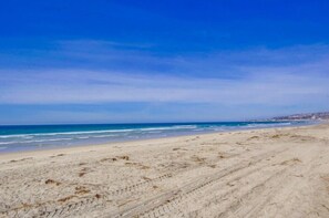 Una spiaggia nelle vicinanze