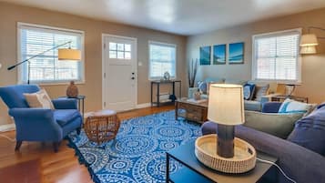 House, Multiple Beds, Kitchen, City View | Living area