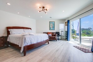 Casa, varias camas, acceso a la piscina, vistas parciales al mar | 4 dormitorios, decoración individual, mobiliario individual