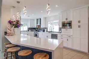 House, Multiple Beds, Pool Access, Partial Ocean View | Private kitchen - La Jolla Oasis (La Jolla)