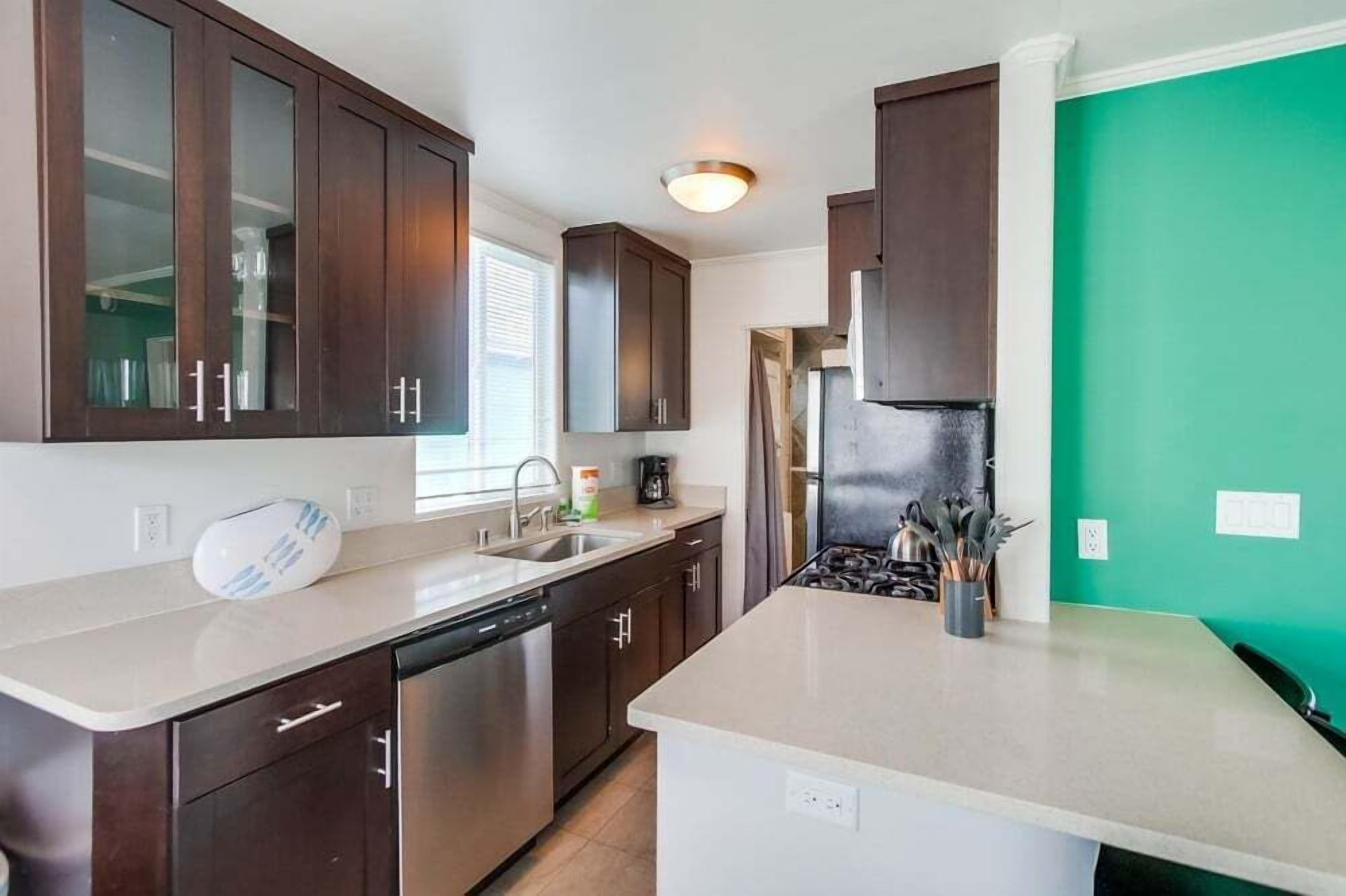 Condo, 1 Queen Bed with Sofa bed, Patio, City View | Private kitchen | Coffee/tea maker