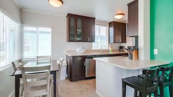 Condo, 1 Queen Bed with Sofa bed, Patio, City View | Private kitchen | Coffee/tea maker