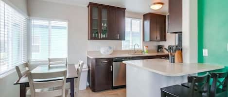 Condo, 1 Queen Bed with Sofa bed, Patio, City View | Private kitchen | Coffee/tea maker