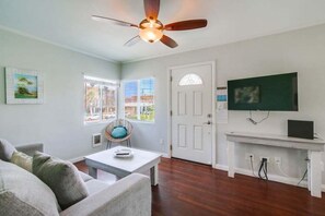 Íbúð - 1 meðalstórt tvíbreitt rúm með svefnsófa - verönd - borgarsýn | Stofa