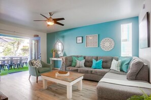 Apartment, Multiple Beds, Hot Tub, City View | Living area