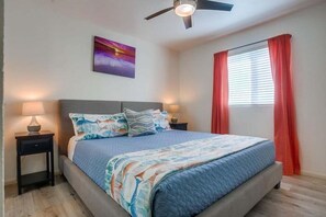 2 Schlafzimmer, individuell dekoriert, individuell eingerichtet