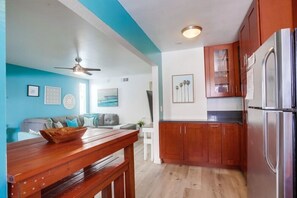 Apartment, Multiple Beds, Hot Tub, City View | Interior