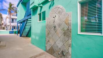 Apartment, Multiple Beds, Balcony, Partial Ocean View | Property grounds