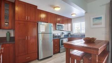 Apartment, Multiple Beds, Hot Tub, Partial Ocean View | Private kitchen | Coffee/tea maker