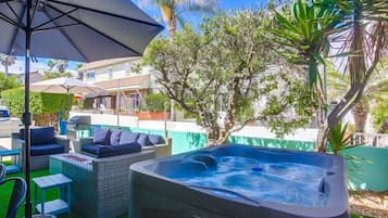 Apartment, Multiple Beds, Hot Tub, Partial Ocean View | Terrace/patio