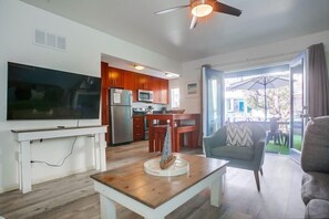 Apartment, Multiple Beds, Hot Tub, Partial Ocean View | Living area