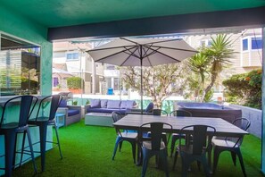 Outdoor dining - Manhattan Shores 5 (San Diego)