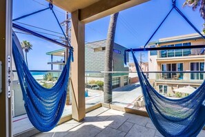 Apartment, Multiple Beds, Hot Tub, Ocean View | Property grounds