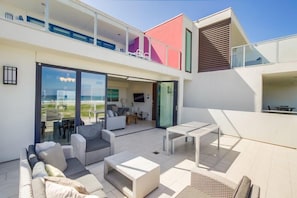 รับประทานอาหารกลางแจ้ง