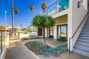 Exterior detail - Ocean Park 01 (San Diego)