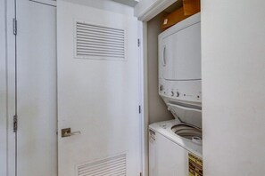 Condo, Multiple Beds, Balcony, Beach View | Laundry