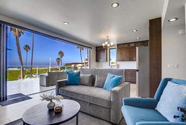 Condo, Multiple Beds, Balcony, Beach View | Living area