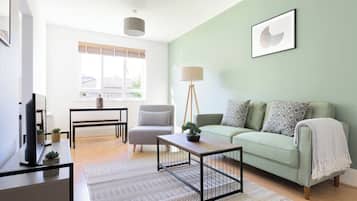 Appartement | Woonruimte | Een 37-inch televisie met kabelzenders, Netflix en streamingdiensten