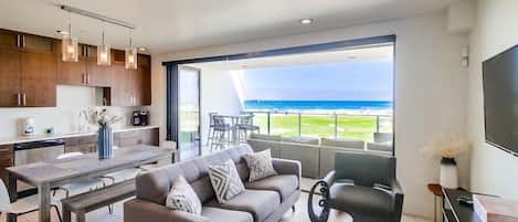 Condo, Multiple Beds, Balcony, Ocean View | Living area
