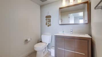 Condo, Multiple Beds, Balcony, Ocean View | Bathroom | Designer toiletries, towels, toilet paper