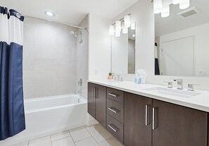 Condo, 2 Queen Beds, Balcony, Ocean View | Bathroom | Designer toiletries, towels, toilet paper - Ocean Park 03 (San Diego)