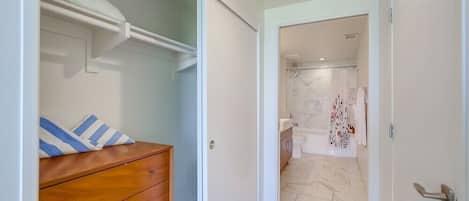 Condo, 2 camas Queen size, balcón, vista al océano | Interior