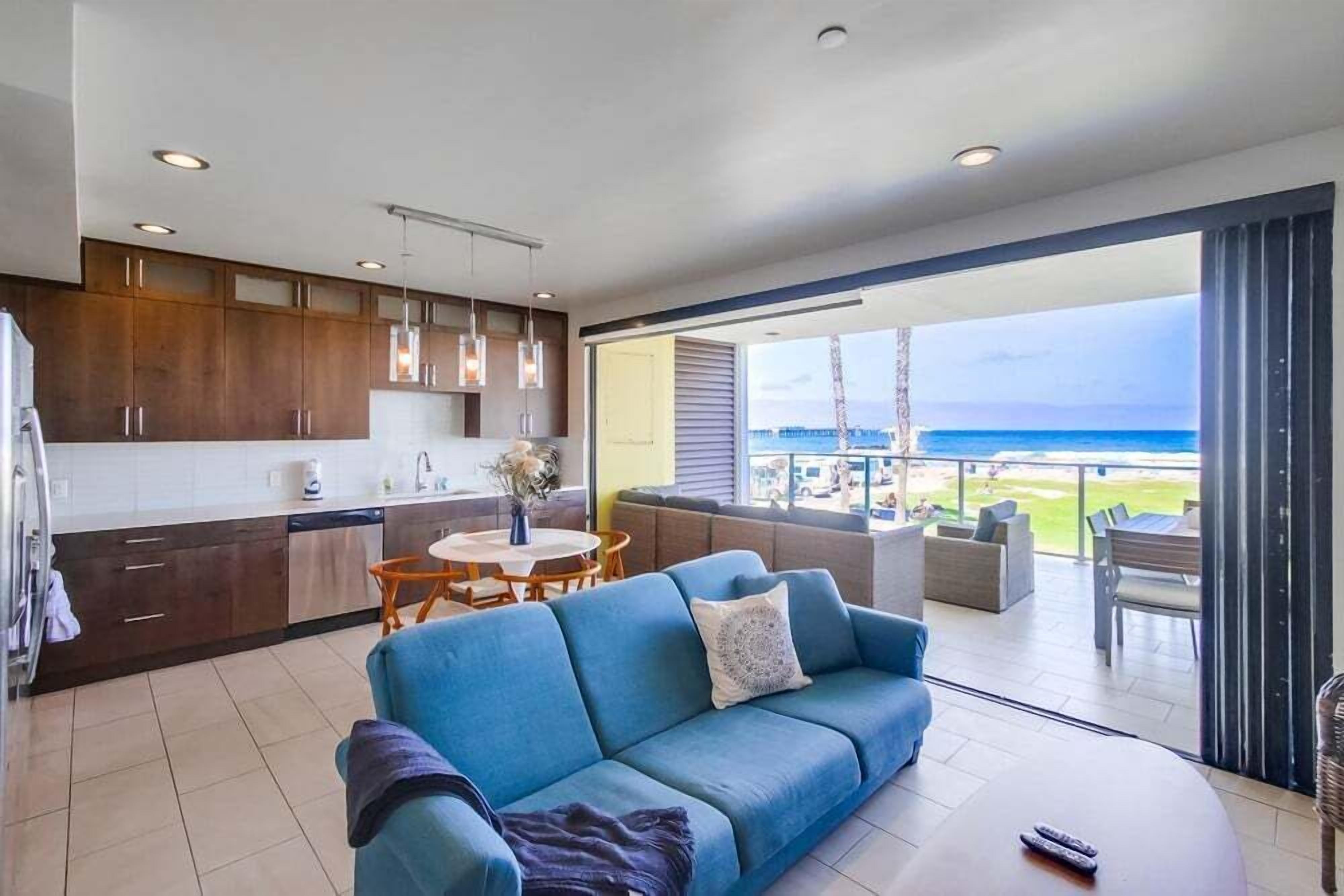Condo, várias camas, sacada, vista para o oceano | Área de estar