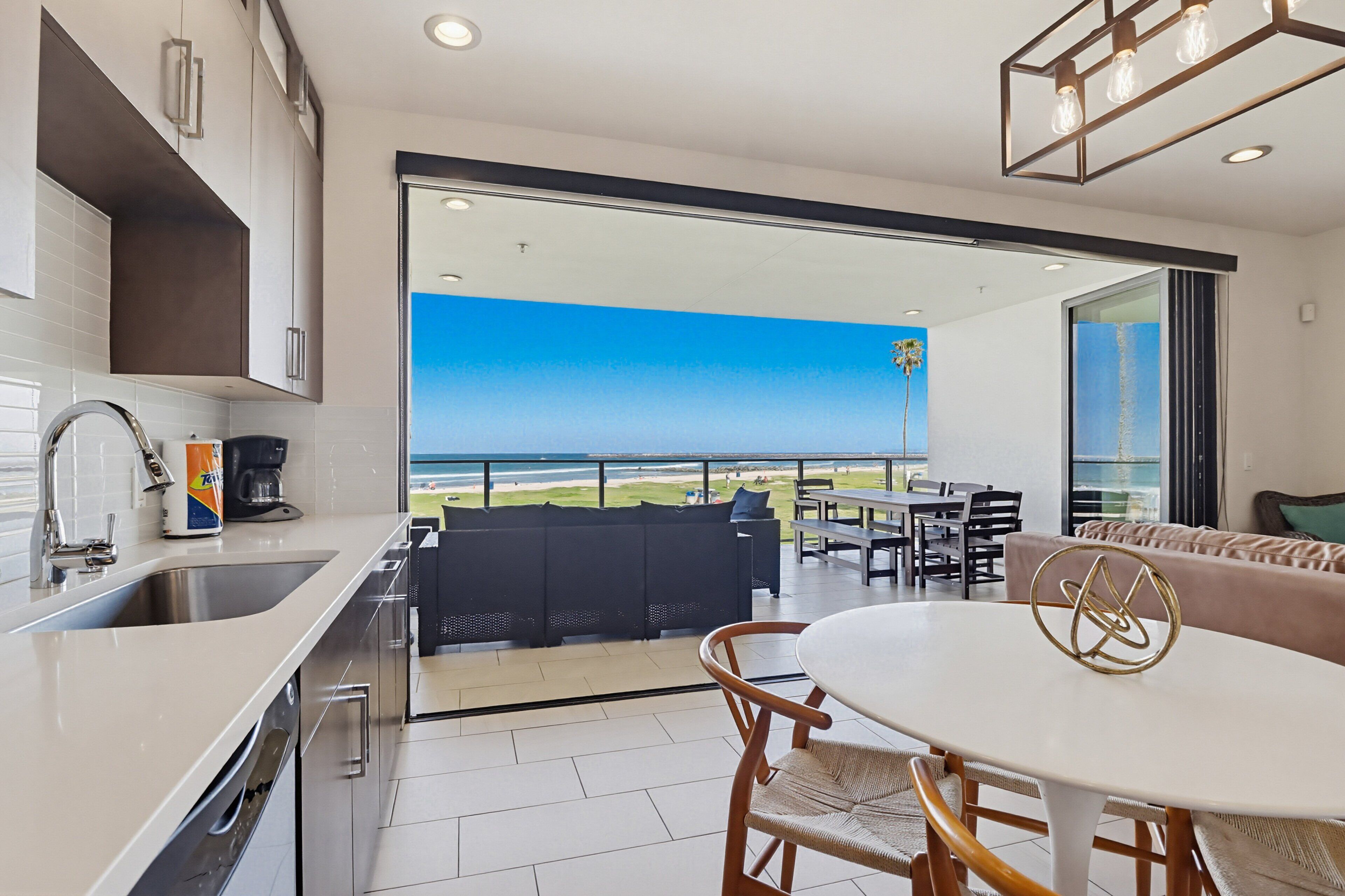 Condo, várias camas, sacada, vista para o oceano | Parte interna