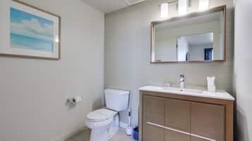 Condo, Multiple Beds, Balcony, Ocean View | Bathroom | Designer toiletries, towels, toilet paper