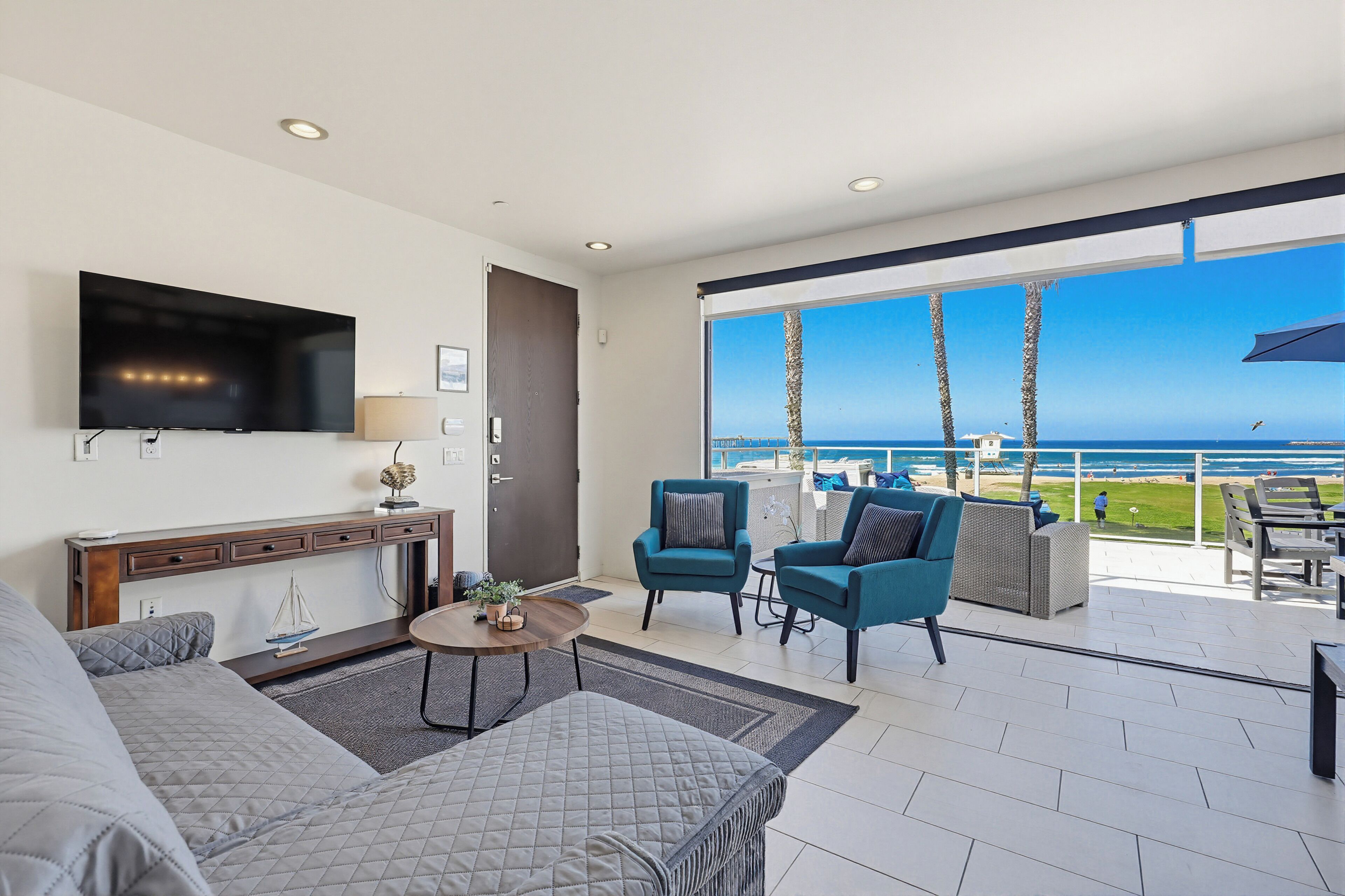 House, Multiple Beds, Balcony, Beach View | Living area