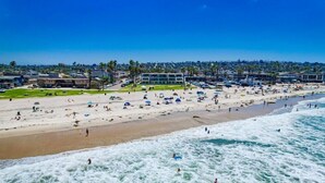 Unclassified image, 3 of 105, button - Ocean Park 05 (San Diego)