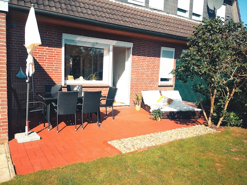 Helle Ferienwohnung nahe Badesee mit Garten.  Familien und Haustierfreundlich!