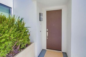 Property grounds - Ocean Park 06 (San Diego)