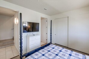 3 bedrooms, individually decorated, individually furnished, bed sheets