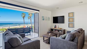 Condo, Multiple Beds, Balcony, Ocean View | Living area
