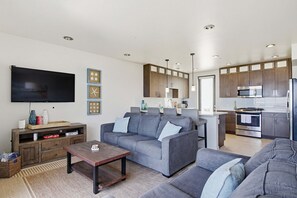 Living area - Ocean Park 07 (San Diego)