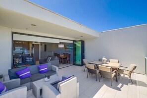 Outdoor dining - Ocean Park 07 (San Diego)