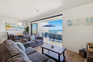 Living area - Ocean Park 07 (San Diego)